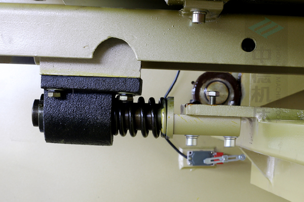 ZDG-832后挡料缓冲装配,能有用坚持后挡料横梁平行度.jpg ZDG-832后挡料缓冲装配,能有用坚持后挡料横梁平行度.jpg