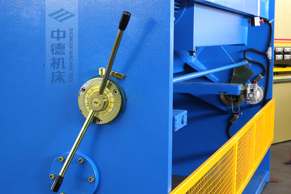 ZDSK-1232剪板机刀片空隙手动调理器,刻度清淅,调理省力又简洁.jpg ZDSK-1232剪板机刀片空隙手动调理器,刻度清淅,调理省力又简洁.jpg